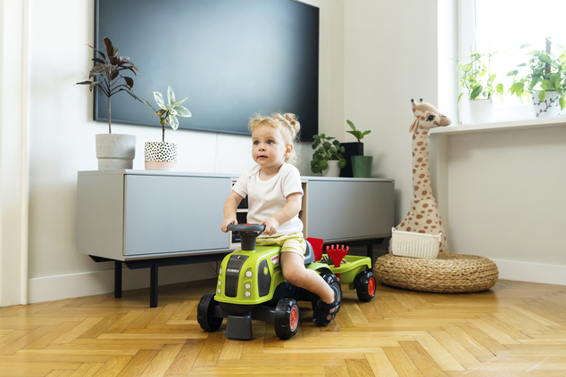 Falk Traktor Baby Claas mit Lenkrad, Hupe, Anhänger, Rechen und Schaufel