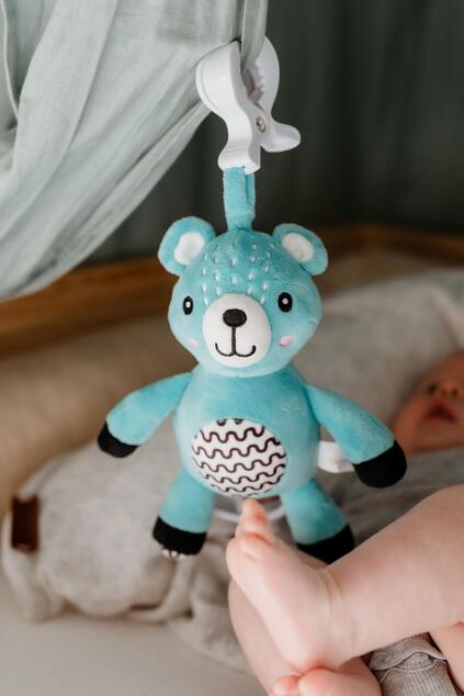 Medvedík babyted naťahovací plyš 30cm záves na postieľku/kočík