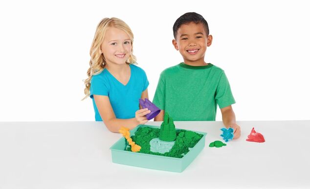 Kinetic sand krabica tekutého piesku s podložkou zelená