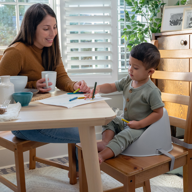 INGENUITY Cojín elevador para silla de comedor My Spot™ Grey 6m+, hasta 15kg