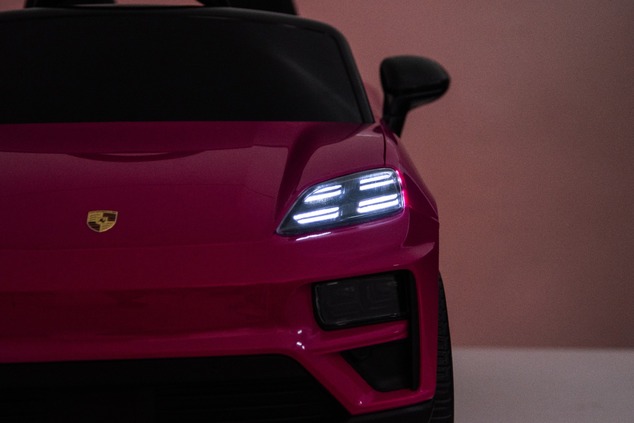 Elektrické autíčko Porsche Macan 12V s pohonom zadných kolies a licenciou (Jednomiestne),