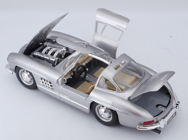 Bburago 1:24 Mercedes Benz 300SL Silber