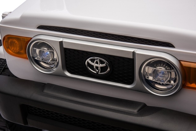 Elektrické autíčko Toyota FJ Cruiser XXL s pohonom 4x4, licencované (Dvojmiestne), biele,