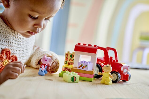 LEGO® DUPLO® Prasiatko Peppa 10468 Traktor a trh