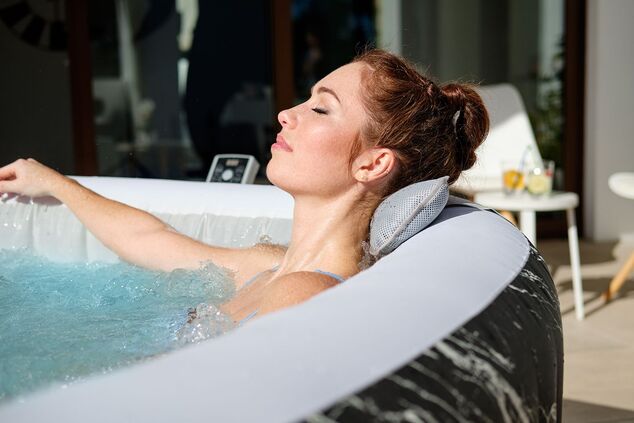 Bestway 6001F LAY-Z-SPA® Hollywood LUXE pezsgőfürdő 6 személyre 180 x 180 x 66 cm