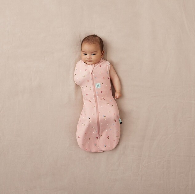 ERGOPOUCH Zavinovačka a vak na spanie 2v1 Cocoon Daisies 0-3 m, 3-6 kg, 0,2 tog