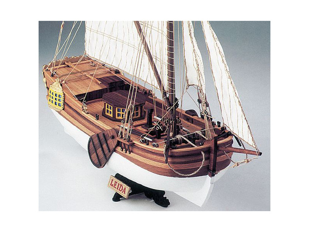 COREL Leida rybárska loď 1:64 kit