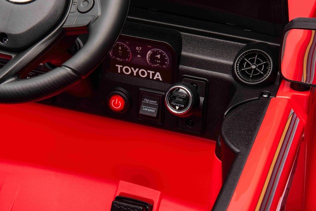 Elektrické autíčko Toyota Landcruiser 12V, červené, široké jednomiestne sedadlo, 2,4 GHz d