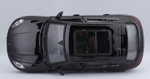 Bburago 1:24 Plus Porsche Macan Schwarz