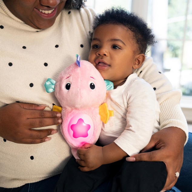 BABY EINSTEIN Hračka uklidňující se senzorem pláče - mořský koník růžový