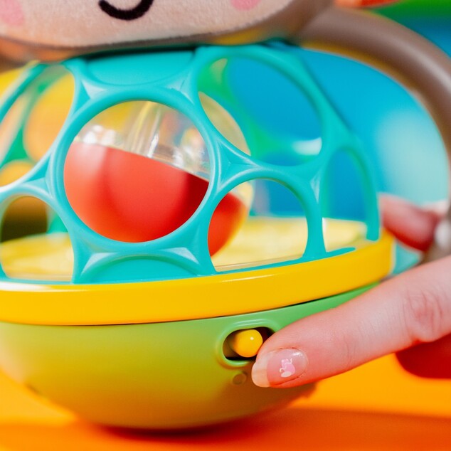 OBALL Hračka multisenzorická Grab &amp; Giggle Monkey™ 6m+