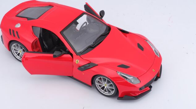 Bburago 1:24 Ferrari F12TDF Rot