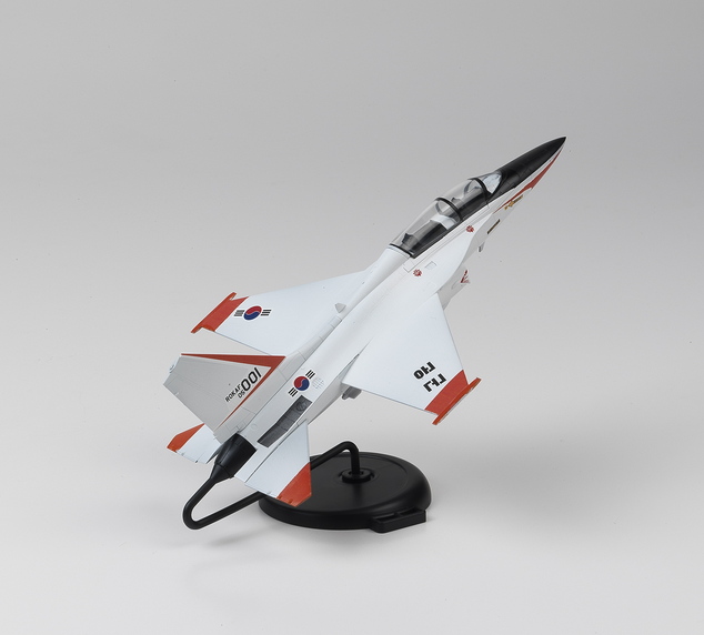 Modellbausatz Flugzeug 12519 - ROKAF T-50 ADVANCED TRAINER MCP (1:72)