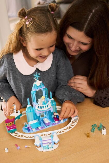 LEGO® Disney™ 43281 Elsas Eispalast und Schneefahrt