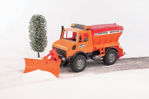 Bruder Комунални автомобили - MB Unimog зимно почистващо превозно средство 1:16