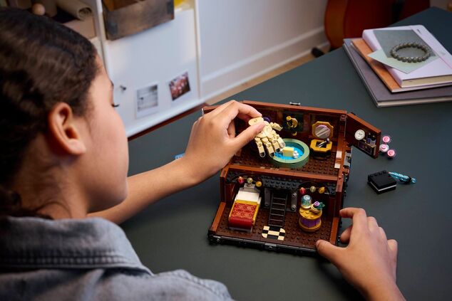 LEGO® Wednesday 76785 Vec a jeho byt