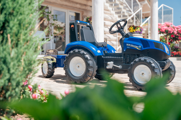 Falk Šliapací traktor 3090B - New Holland T8 s prívesom