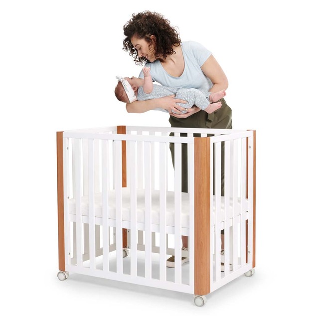KINDERKRAFT SELECT Lesena posteljica Koya s funkcijo ograje, vključno z vzmetnico White, Premiu