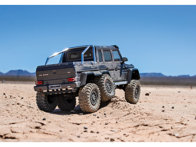 Traxxas TRX-6 Mercedes G 63 6x6 1:10 RTR čierny