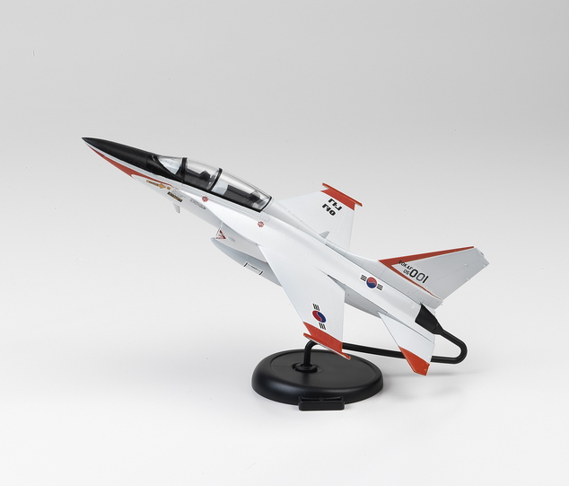 Modellbausatz Flugzeug 12519 - ROKAF T-50 ADVANCED TRAINER MCP (1:72)