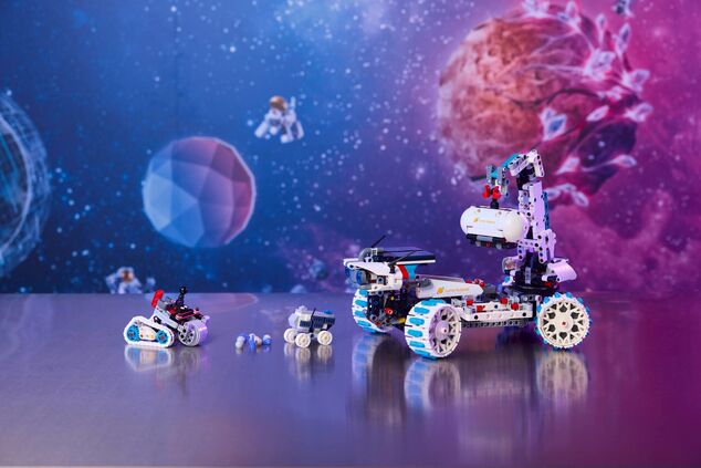 LEGO® Technic 42211 Lunárny rover Lunar Outpost™