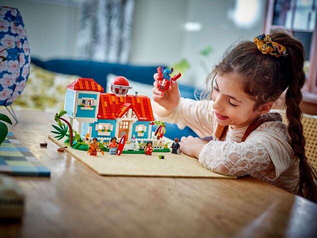 LEGO® Disney 43268 Lilo a Stitch a domček na pláži