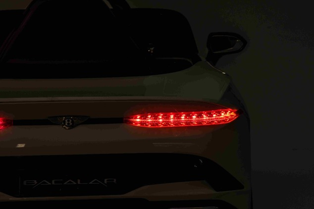 Elektrické autíčko Bentley Bacalar 12V, čierne, Dvere otvárajúce sa nahor, 2.4 GHz diaľkov