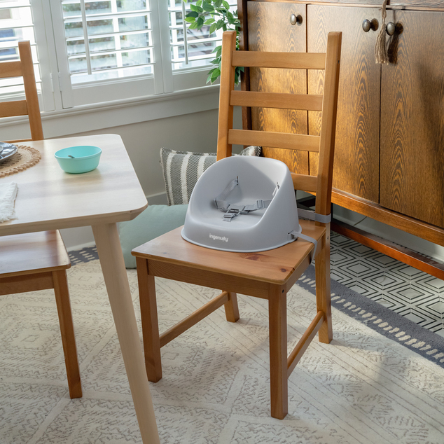 INGENUITY Cojín elevador para silla de comedor My Spot™ Grey 6m+, hasta 15kg