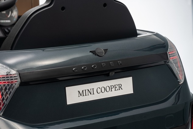 Elektrické autíčko BMW Mini Cooper 12V, čierne, USB Vstup s Bluetooth pripojením na MP3 Pr