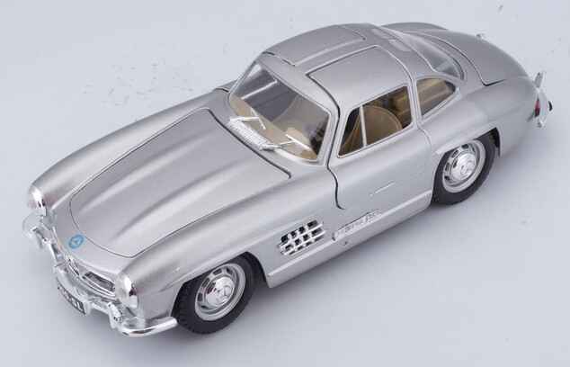 Bburago 1:24 Mercedes Benz 300SL Silber