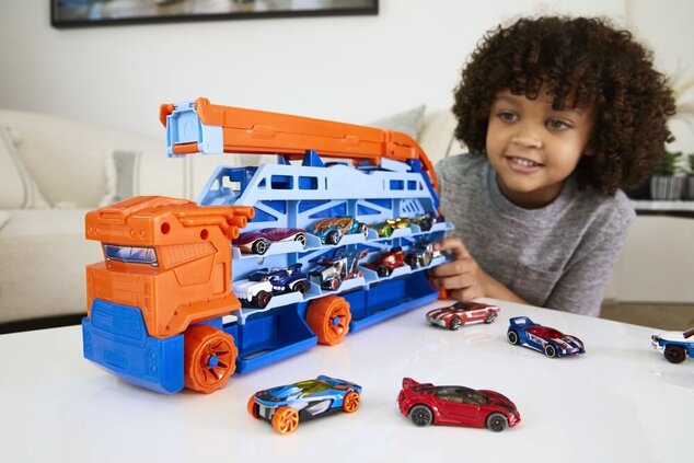 Mattel Hot Wheels ťahač s vysokou dráhou