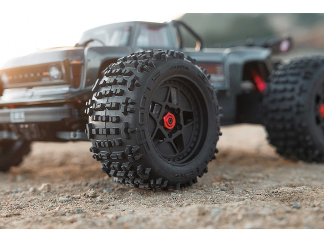 Arrma Outcast 4S V2 BLX 1:10 4WD RTR červená