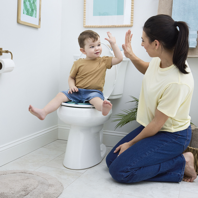 BRIGHT STARTS Riduttore WC adesivo Flip &amp; Sit™ STITCH™ 18m+, fino a 23kg