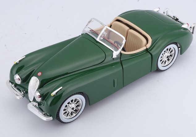 Bburago 1:24 Jaguar XK 120 Roadster (1951) Grün