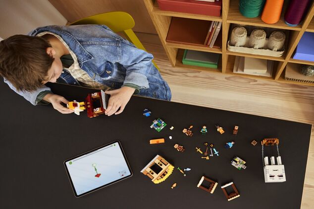 LEGO® Minecraft® 21273 Balón v podobe Ghasta a útok na dedinu