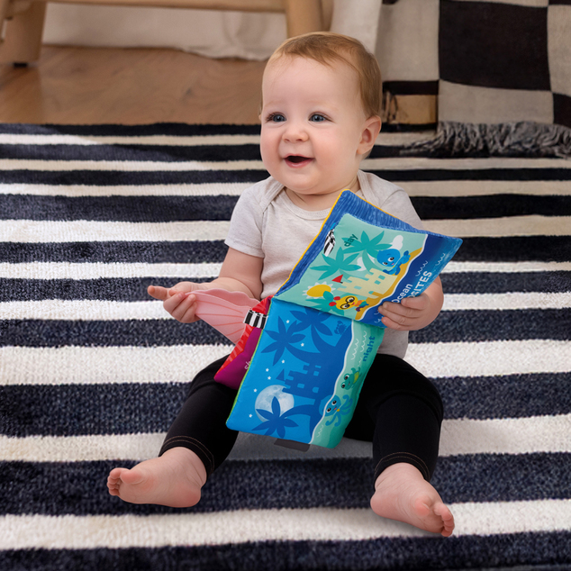 BABY EINSTEIN Mekana knjiga puna aktivnosti Ocean Opposites™, 0m+