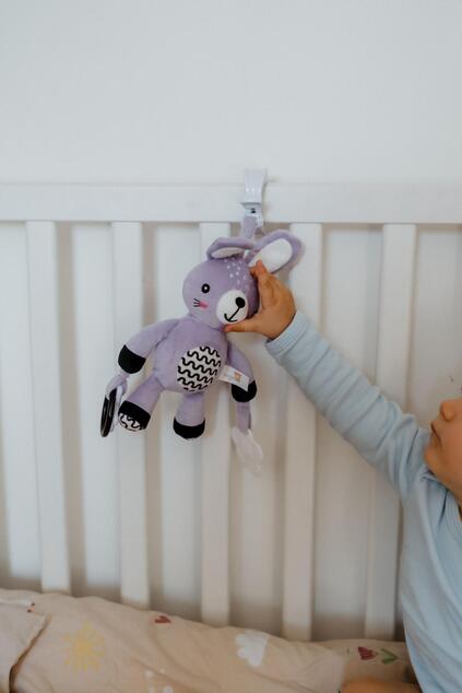 Zajačik/Zajac babyted hrkálka plyš 30cm záves na postieľku/kočík