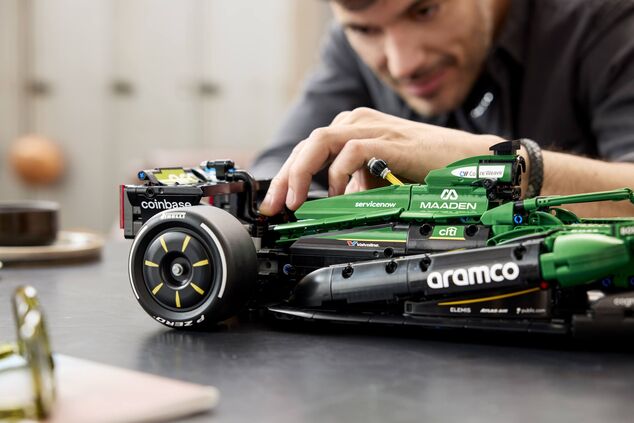 LEGO® Technic 42240 Auto Aston Martin Aramco AMR25 F1®