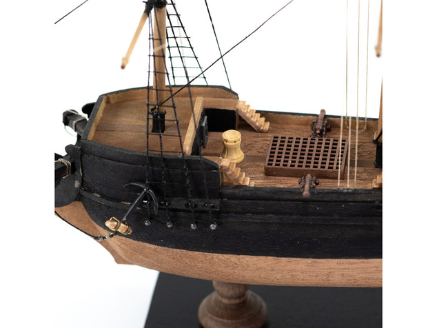 AMATI Pirátska loď 1:135 First step kit