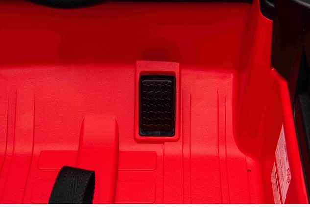 Elektrické autíčko Toyota Landcruiser 12V, červené, široké jednomiestne sedadlo, 2,4 GHz d