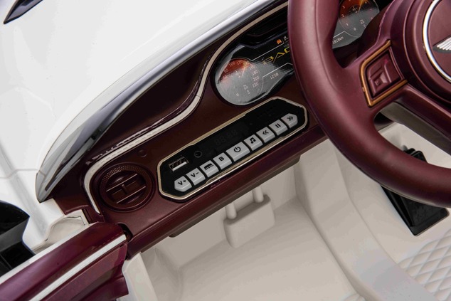 Elektrické autíčko Bentley Bacalar 12V, biele, Dvere otvárajúce sa nahor, 2.4 GHz diaľkové