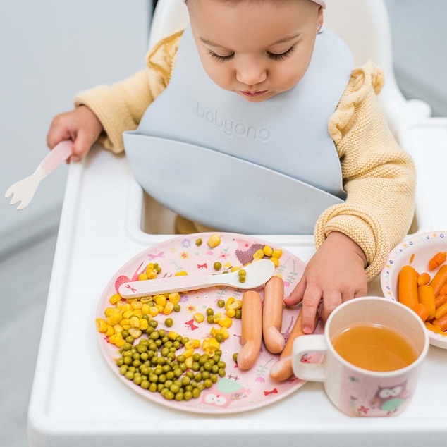 BABYONO Puha műanyag előke BPA-mentes zsebszürke 6m+