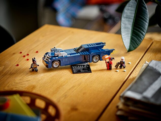 LEGO® DC Batman™ 76274 Batman™ și Batmobilul vs. Harley Quinn™ și Mr. Freeze™
