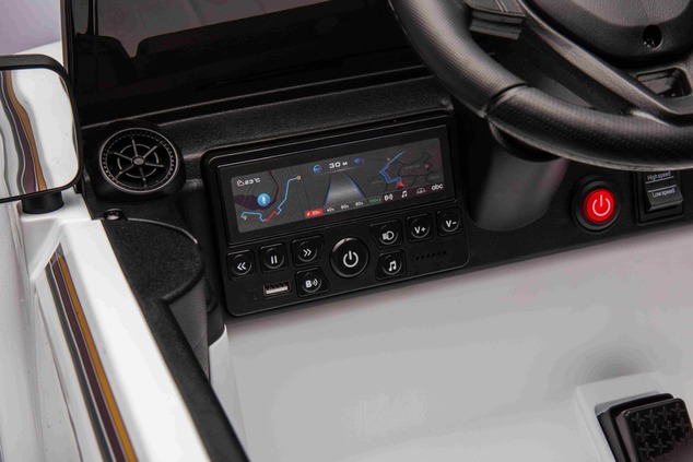 Elektrické autíčko Toyota Landcruiser 12V, biele, široké jednomiestne sedadlo, 2,4 GHz dia