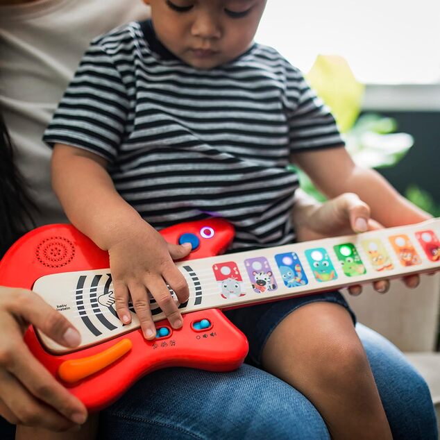 BABY EINSTEIN Hračka drevená hudobná gitara Together in Tune Guitar™ Connected Magic Touch