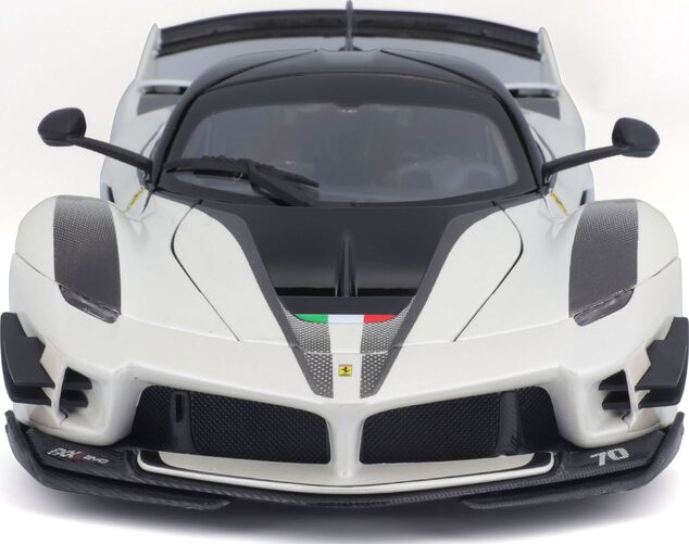 Bburago 1:18 Ferrari TOP FXX-K EVO Nr.70 (weiß/schwarz)
