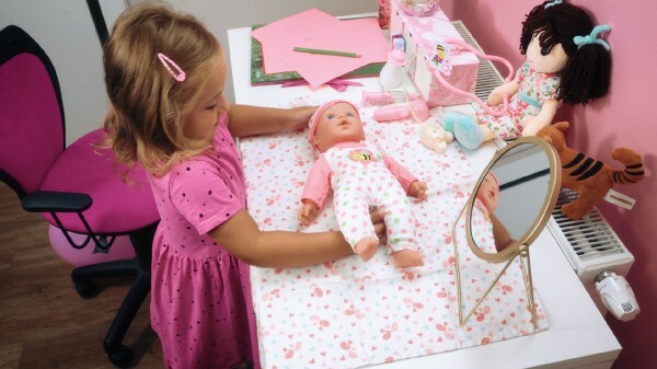 Baby kranker weicher Körper 36 cm aus Gummi mit Batteriezubehör mit Ton und Licht