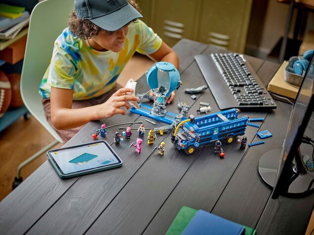 LEGO® Fortnite 77073 Battle Bus