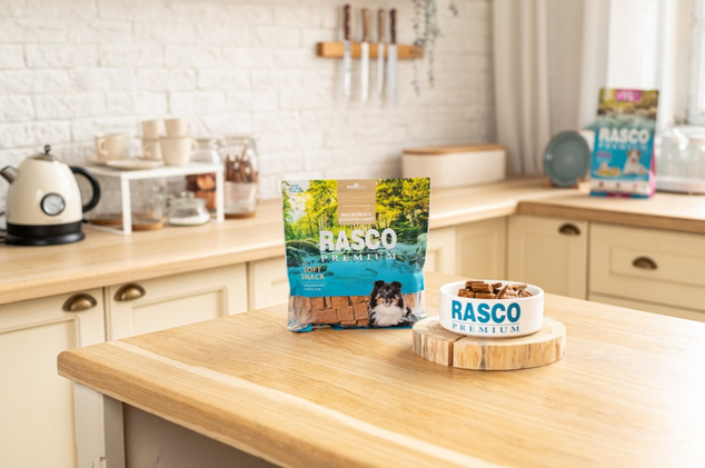 Pochúťka Rasco Premium múčne červy a extra mrkvou 500g