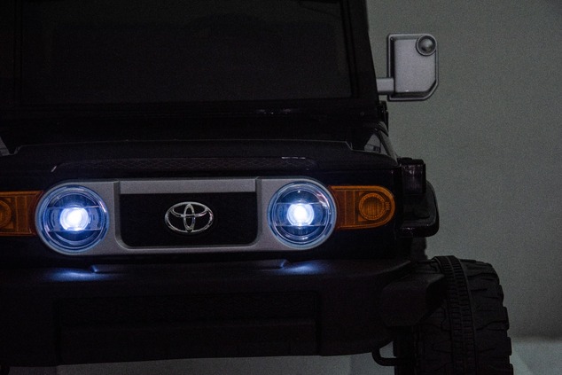 Elektrické autíčko Toyota FJ Cruiser XXL s pohonom 4x4, licencované (Dvojmiestne), čierne,